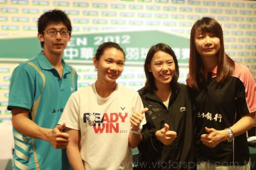 備受矚目的(左起)陳宏麟、戴資穎、顧娟(新加坡)、簡毓瑾合照